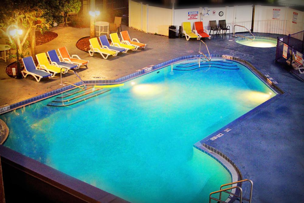Ramada By Wyndham Kissimmee Downtown Hotel Exterior foto